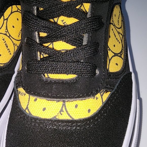 COPY - NEVER WORN Airwalk Smiley Face Black and Yellow Boys Skate Shoes 4y - Picture 4 of 9